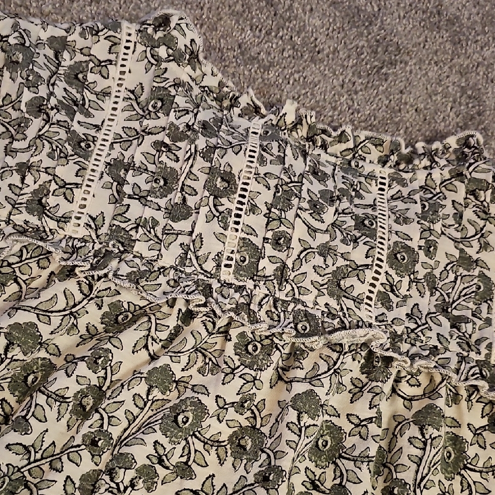 D4🔹️Wonderly Floral Blouse - Green and White - Picture 7 of 7